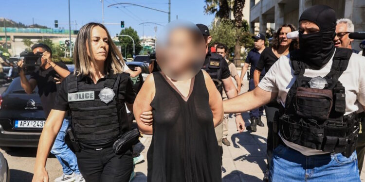 Αγία Παρασκευή: Η 43χρονη είχε ζητήσει 50.000 ευρώ από τον καθηγητή για να πληρώσει τους συνεργούς της δολοφονίας του – Τα μηνύματα που την «καίνε»