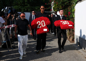 Ντιόγκο Ζότα: Ο αρχηγός της Λίβερπουλ, Βίρτζιλ Φαν Ντάικ στην κηδεία – Νυν και παλαίμαχοι Πορτογάλοι διεθνείς δίνουν το «παρών»