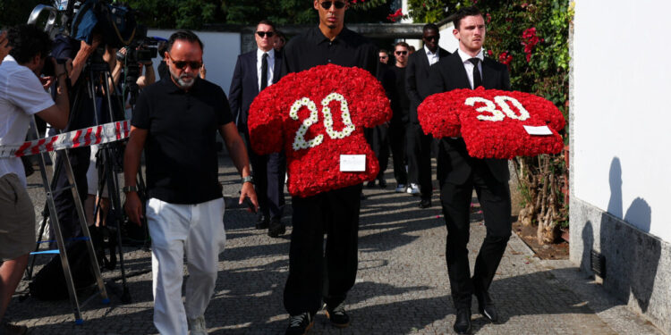 Ντιόγκο Ζότα: Ο αρχηγός της Λίβερπουλ, Βίρτζιλ Φαν Ντάικ στην κηδεία – Νυν και παλαίμαχοι Πορτογάλοι διεθνείς δίνουν το «παρών»