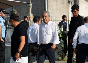 Ντιόγκο Ζότα: Φερνάντο Σάντος και Ρομπέρτο Μαρτίνεθ στο Πόρτο για το ύστατο «χαίρε» στον Πορτογάλο ποδοσφαιριστή