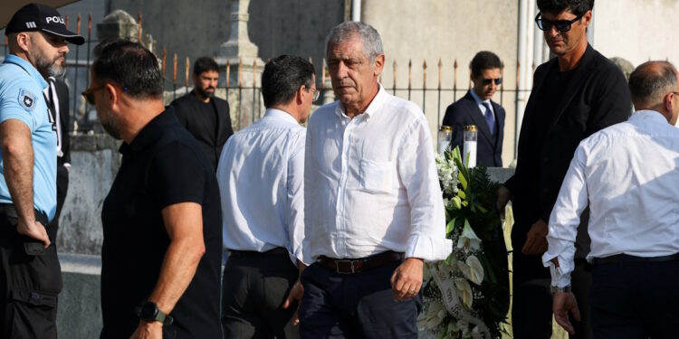 Ντιόγκο Ζότα: Φερνάντο Σάντος και Ρομπέρτο Μαρτίνεθ στο Πόρτο για το ύστατο «χαίρε» στον Πορτογάλο ποδοσφαιριστή