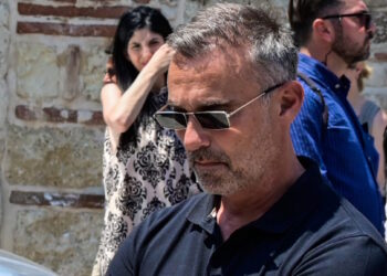 Γεράσιμος Μιχελής: Δάκρυα στην κηδεία του ηθοποιού – Συντετριμμένοι οι πρωταγωνιστές του «Παρά Πέντε»