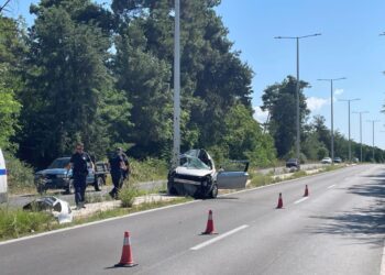 Λάρισα: Νεκρή γυναίκα σε τροχαίο – Το αυτοκίνητό της καρφώθηκε σε κολόνα στην εθνική οδό