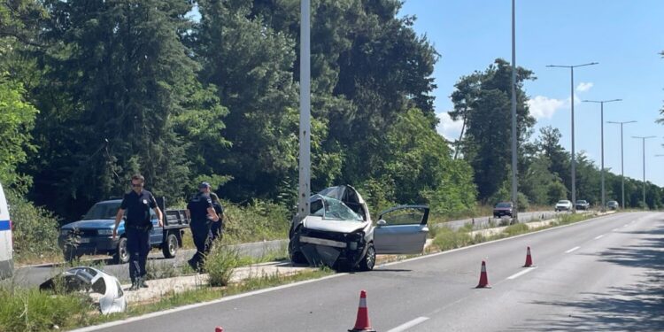 Λάρισα: Νεκρή γυναίκα σε τροχαίο – Το αυτοκίνητό της καρφώθηκε σε κολόνα στην εθνική οδό
