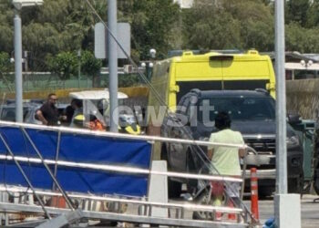 Θρίλερ σε ημερόπλοιο στον Άλιμο: Μέλος του πληρώματος κάρφωσε μαχαίρι στην καρδιά του