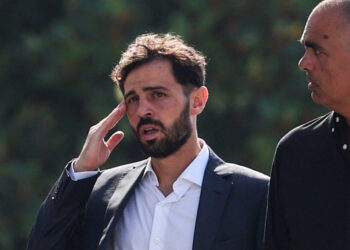 Ντιόγκο Ζότα: Οι δακρυσμένοι Μπερνάρντο Σίλβα και Φεντερίκο Κιέζα και η συγκίνηση τη στιγμή που τα φέρετρα μπήκαν στο ναό