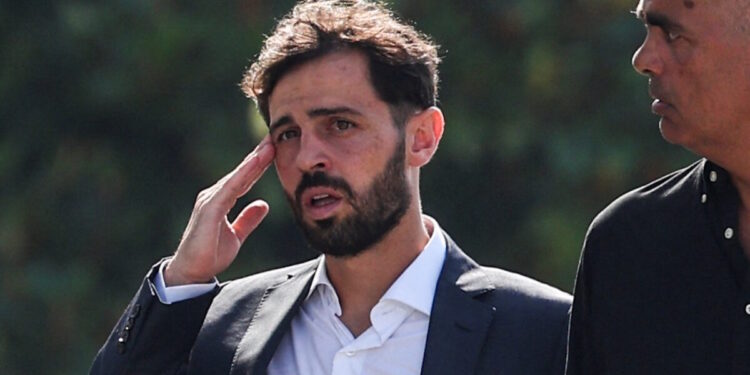 Ντιόγκο Ζότα: Οι δακρυσμένοι Μπερνάρντο Σίλβα και Φεντερίκο Κιέζα και η συγκίνηση τη στιγμή που τα φέρετρα μπήκαν στο ναό