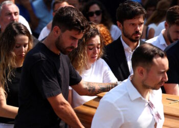 Ντιόγκο Ζότα: Η σύζυγος που «λύγισε» πάνω από το φέρετρο του Πορτογάλου και ο υποβασταζόμενος παππούς του