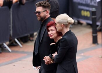 Ozzy Osbourne: Το Μπέρμιγχαμ αποχαιρετά τον «Πρίγκιπα του Σκότους» – Xιλιάδες fans στη νεκρική  πομπή