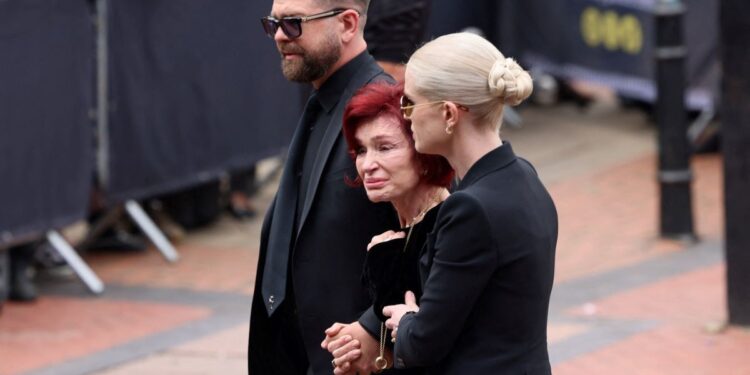 Ozzy Osbourne: Το Μπέρμιγχαμ αποχαιρετά τον «Πρίγκιπα του Σκότους» – Xιλιάδες fans στη νεκρική  πομπή