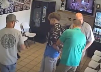 ΗΠΑ: Συνέλαβαν τον δράστη διπλής δολοφονίας ενώ έκοβε τα μαλλιά του σε κομμωτήριο