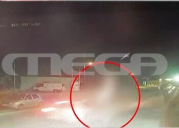 Αρτέμιδα: Βίντεο με το αυτοκίνητο του αστυνομικού να παρασύρει τον 74χρονο