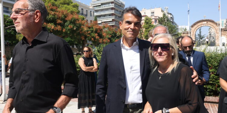 Χρυσόστομος Σταμούλης: Δάκρυα στην κηδεία του καθηγητή της Θεολογικής Σχολής του ΑΠΘ