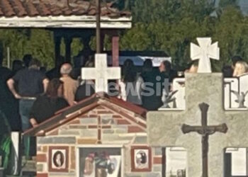 Δολοφονία στη Σκύδρα: Σε βαρύ κλίμα η κηδεία του 72χρονου – Την Πέμπτη η απολογία του 76χρονου δράστη