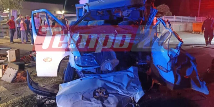 Αχαΐα: Τροχαίο δυστύχημα μετά από σφοδρή σύγκρουση νταλίκας με φορτηγάκι – Ένας νεκρός