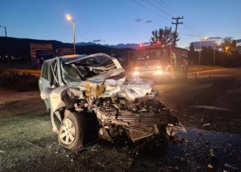 Φθιώτιδα: Θανατηφόρο τροχαίο στην εθνική οδό – Ένας νεκρός και δύο τραυματίες στη σύγκρουση ΙΧ με νταλίκα