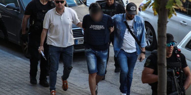 Θεσσαλονίκη: «Έτυχε να λείπει ο αγαπημένος μου αδερφός» – Το αινιγματικό βίντεο της 59χρονης που δολοφονήθηκε από τον 50χρονο