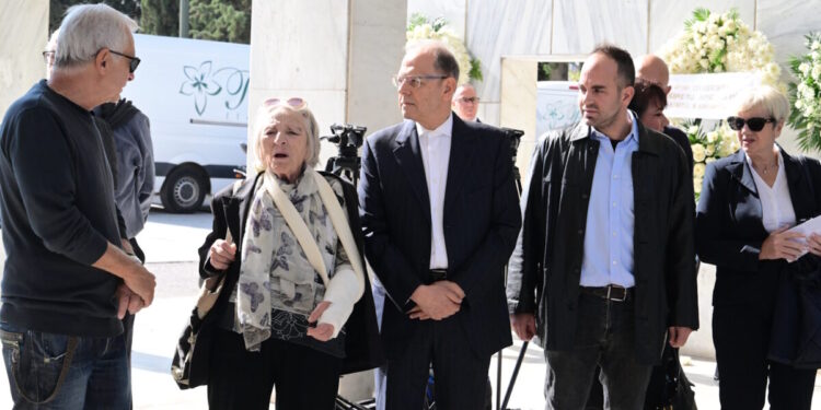 Άννα Κυριακού: Πόνος και συγκίνηση στην κηδεία της αξέχαστης ηθοποιού – «Ήθελε όλοι να είμαστε ευτυχισμένοι», είπε ο γιος της