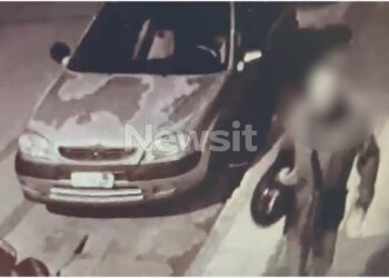 Φοινικούντα: Βίντεο ντοκουμέντα – Η επιστροφή του εκτελεστή στο σπίτι του στην Καλλιθέα μετά τη διπλή δολοφονία