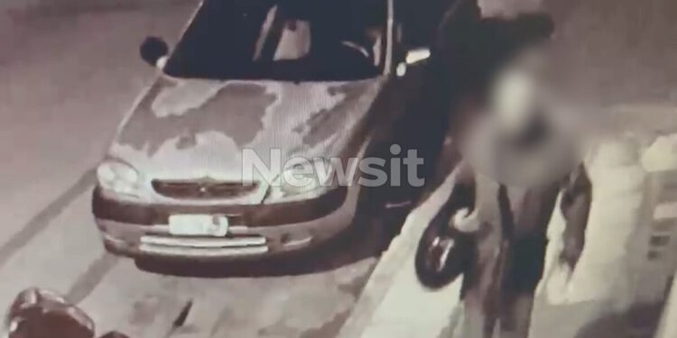 Φοινικούντα: Βίντεο ντοκουμέντα – Η επιστροφή του εκτελεστή στο σπίτι του στην Καλλιθέα μετά τη διπλή δολοφονία