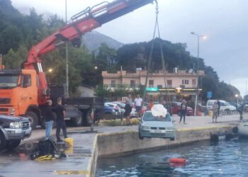 Κεφαλονιά: Νεκρός ηλικιωμένος σε τροχαίο – Το αυτοκίνητο έπεσε στο λιμάνι του Πόρου