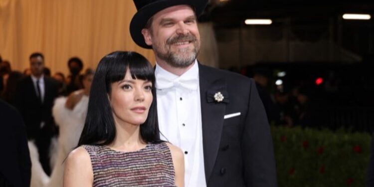 Η Lily Allen «φλέρταρε» με την αυτοκτονία μετά την απιστία του συζύγου της – «Έφτασα κοντά στο να ξανακυλήσω στο αλκοόλ και τα ναρκωτικά»
