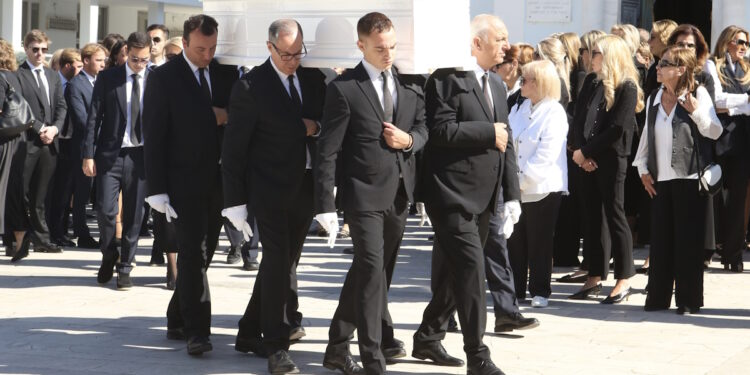 Μαρίσσα Λαιμού: Σπαρακτικός ο επικήδειος του πατέρα της – «Στεκόμαστε εδώ με την πιο βαριά καρδιά που μπορεί να έχει ένας γονιός»