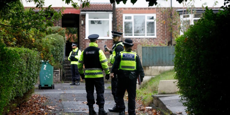 Βρετανία: 22χρονος σκότωσε 45χρονος σε τριπλή επίθεση με μαχαίρι – Κατηγορείται και για απόπειρα δολοφονίας σε βάρος ανηλίκου