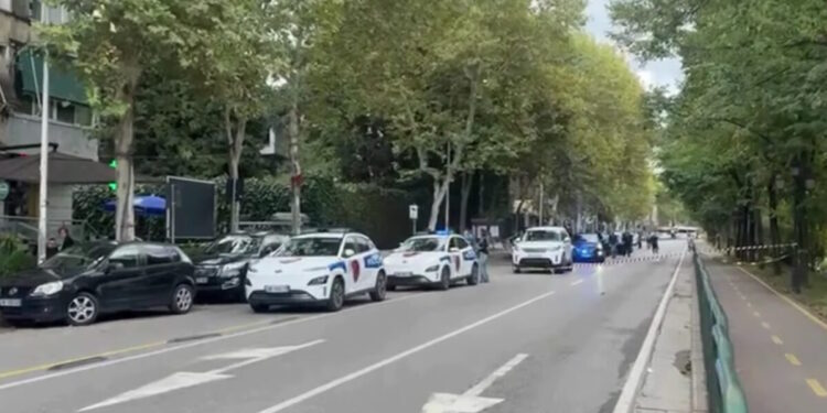 Αλβανία: Δικαστής δολοφονήθηκε μέσα σε δικαστήριο – Άνδρας που δικαζόταν άνοιξε πυρ και συνελήφθη