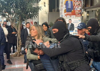 Σαλαμίνα: Για ψυχιατρικά θέματα είχε νοσηλευτεί η 46χρονη που δολοφόνησε την πεθερά της – Πήρε προθεσμία να απολογηθεί την Παρασκευή