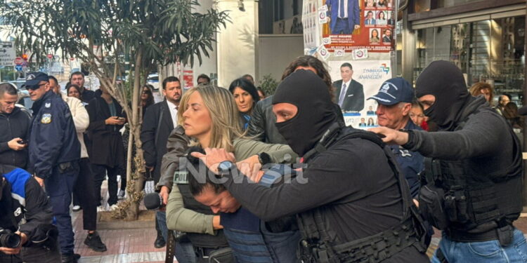 Σαλαμίνα: Για ψυχιατρικά θέματα είχε νοσηλευτεί η 46χρονη που δολοφόνησε την πεθερά της – Πήρε προθεσμία να απολογηθεί την Παρασκευή