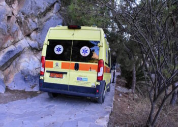 Τραγωδία στην Άρτα: Νεκρός 44χρονος που έπεσε από μπαλκόνι, στο νοσοκομείο η αδερφή του