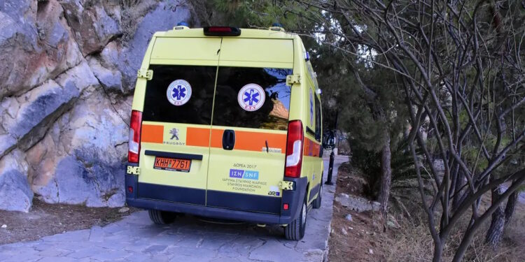 Τραγωδία στην Άρτα: Νεκρός 44χρονος που έπεσε από μπαλκόνι, στο νοσοκομείο η αδερφή του