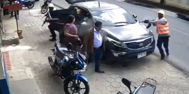 Άγρια δολοφονία στη Γουατεμάλα: Ντυμένοι εργάτες εκτέλεσαν πρώην υποψήφιο δήμαρχο στη μέση του δρόμου