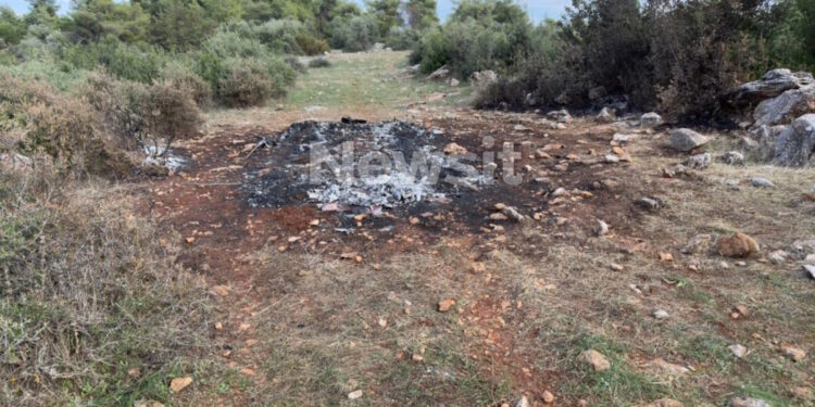 Βοιωτία: Δύο μέρες απανθρακωμένος μέσα στο αυτοκίνητο ήταν ο νεκρός – Με πλαστές πινακίδες το όχημα