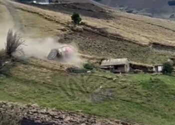 Ισημερινός: 21 νεκροί και 40 τραυματίες σε τροχαίο με λεωφορείο – Η στιγμή που κατρακυλάει σε βουνοπλαγιά