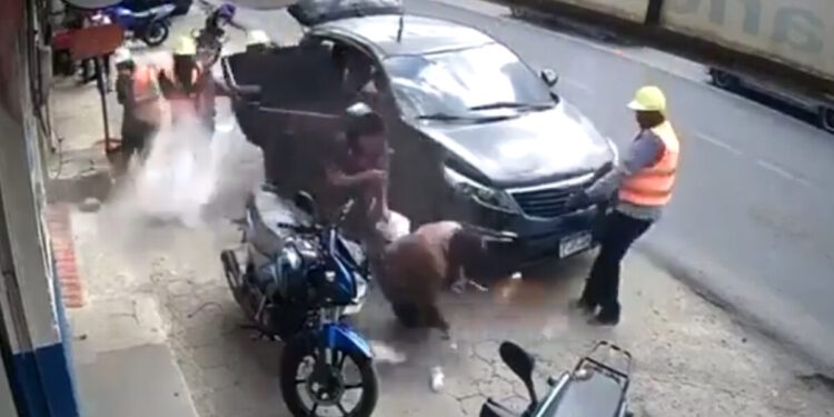 Γουατεμάλα: Εκτέλεση μπροστά στην κάμερα – Δράστες ντυμένοι εργάτες δολοφόνησαν πολιτικό στη μέση του δρόμου