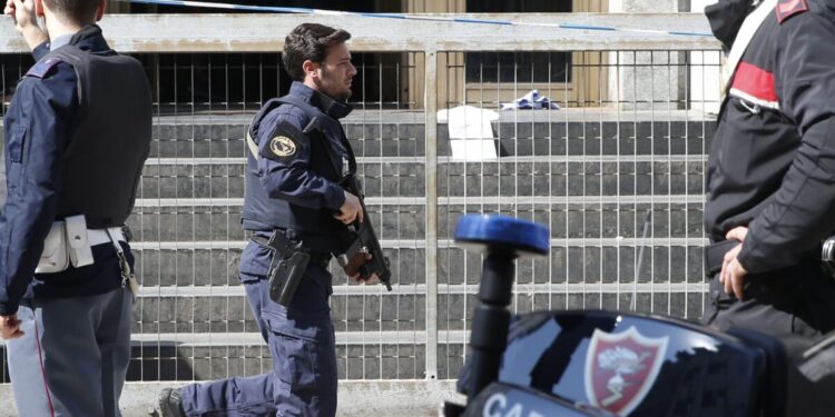 Φρικτή δολοφονία στην Ιταλία: Μητέρα έκοψε το λαιμό του 9χρονου γιου της με κουζινόμαχαιρο