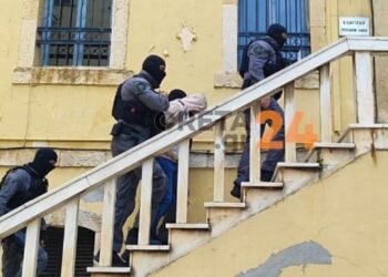 Κρήτη: Στον ανακριτή με αλεξίσφαιρο γιλέκο ο 23χρονος που δολοφόνησε 52χρονο ενώ χόρευε σε γιορτή στο Έλος Κισσάμου