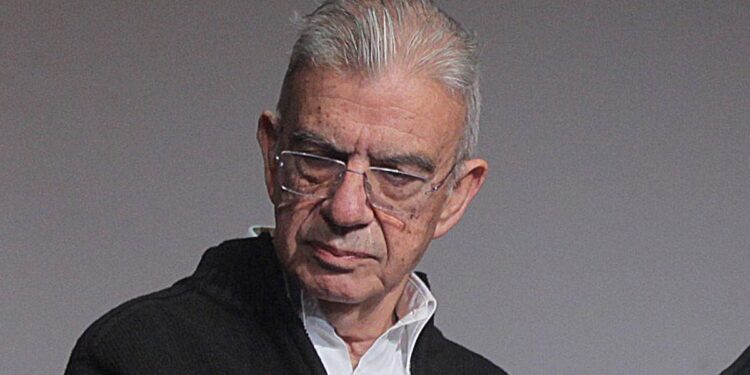 Μένης Κουμανταρέας: Ισόβια και πάλι στους 2 κατηγορούμενους για τη δολοφονία του συγγραφέα