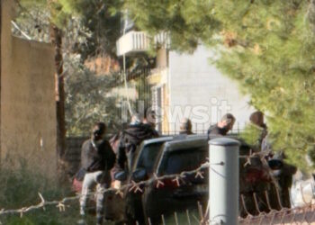 Αδελφοκτονία στη Νέα Πέραμο: «Ήταν αναμενόμενο ότι θα γίνει», λένε οι γείτονες – «Αυτό γινόταν 15 χρόνια τώρα»