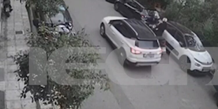 Νέος Κόσμος: Βίντεο ντοκουμέντο με τη στιγμή που ο 58χρονος οδηγός ψεκάζει με σπρέι τον 29χρονο