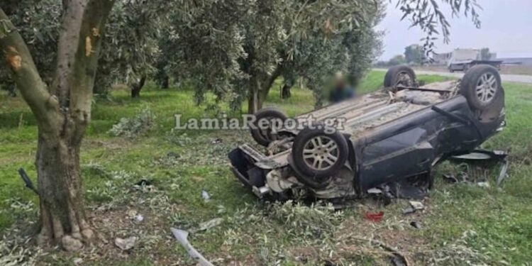 Τραγικό τροχαίο με δύο νεκρούς στη Λοκρίδα: «Καρφώθηκαν» με το αυτοκίνητο σε ελιά