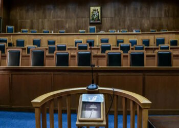 Ισόβια στον 37χρονο για τη δολοφονία της θείας του που του άφηνε όλη την περιουσία της – «Η υπόθεση είναι στημένη»