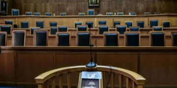 Ισόβια στον 37χρονο για τη δολοφονία της θείας του που του άφηνε όλη την περιουσία της – «Η υπόθεση είναι στημένη»