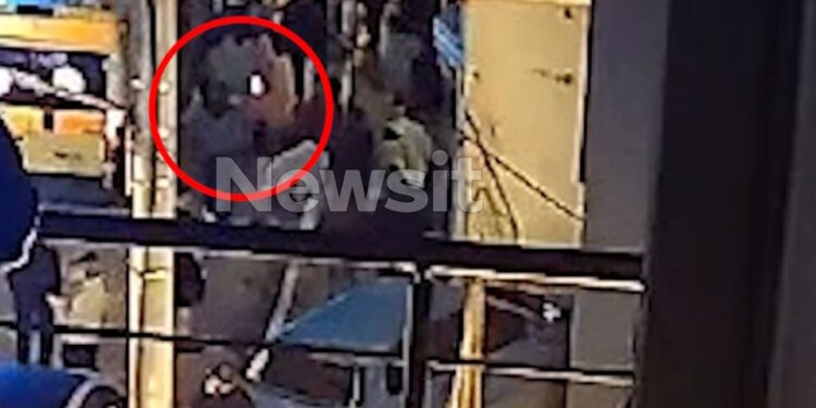 Λούτσα: Βίντεο ντοκουμέντο από τη στιγμή που ο 29χρονος ζητάει από τους διασώστες να εξετάσουν το αυτί του ενώ είχε σκορπίσει τον θάνατο