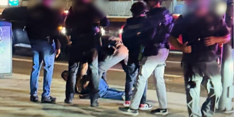 Ρομπ Ράινερ: Η στιγμή που συλλαμβάνεται ο γιος του – Ο καυγάς σε πάρτι πριν τη δολοφονία