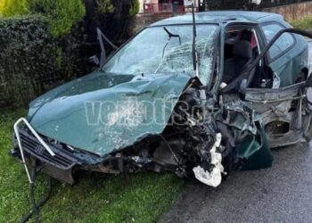 Βέροια: Νεκρός 22χρονος και 4 τραυματίες σε σύγκρουση οχημάτων – Καταστράφηκε ολοσχερώς το αυτοκίνητό του