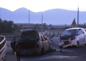 Παλαιό Φάληρο: Οδηγός αυτοκινήτου μπήκε στο αντίθετο ρεύμα και προκάλεσε τροχαίο – Κάηκε ολοσχερώς το όχημα του