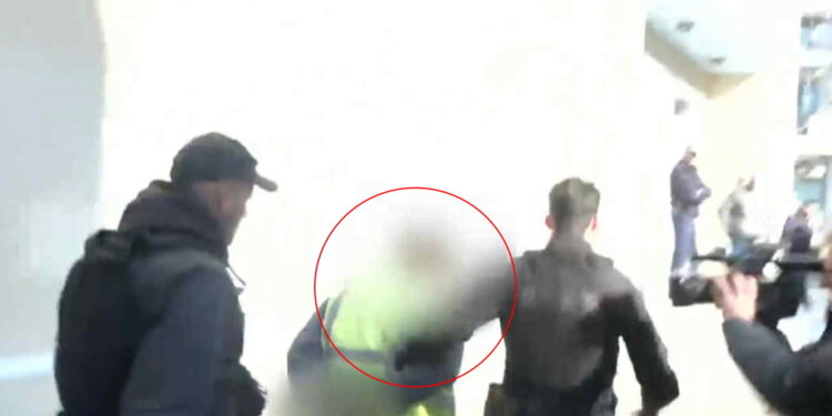 Αγρίνιο: Στα δικαστήρια του Μεσολογγίου μεταφέρθηκε ο 44χρονος δράστης της δολοφονίας του 50χρονου